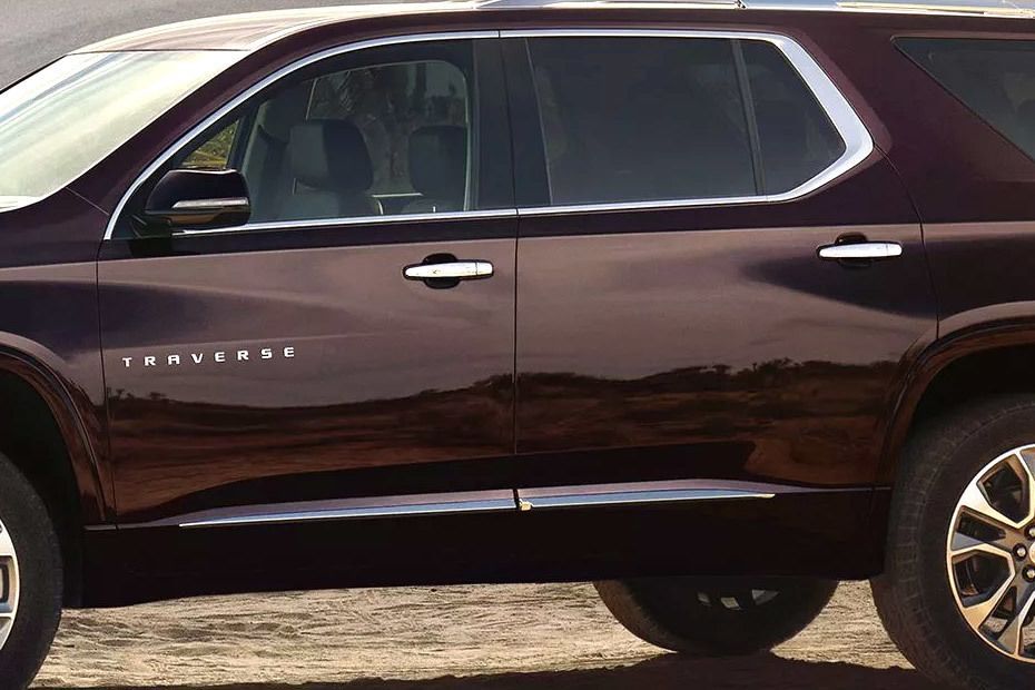 Traverse (2012-2021) Door handle