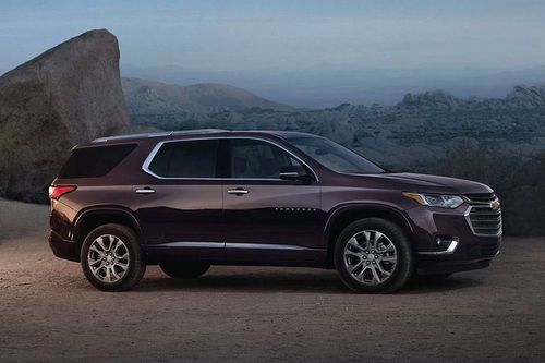 Chevrolet Traverse (2012-2021) Front Cross Side View