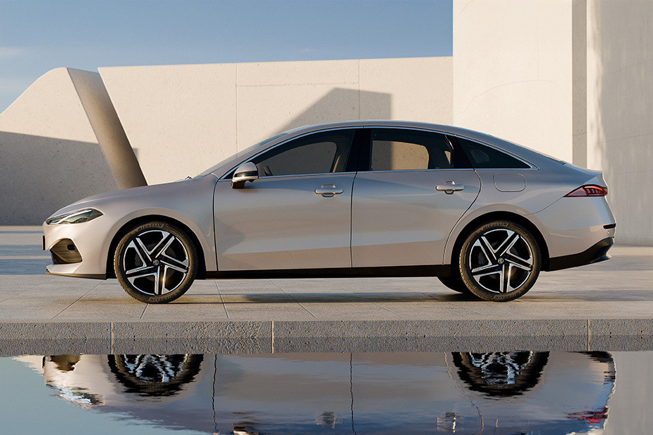 8 PHEV Side view