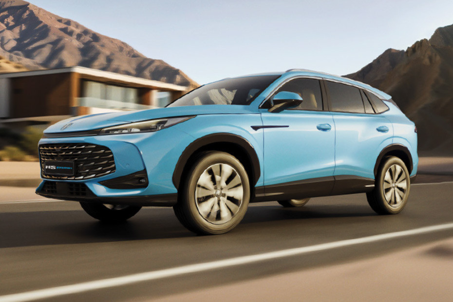 MG HS  Hybrid Front Side View