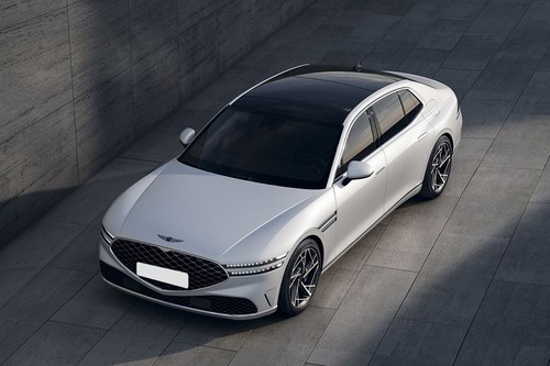 Genesis G90 Front Side View