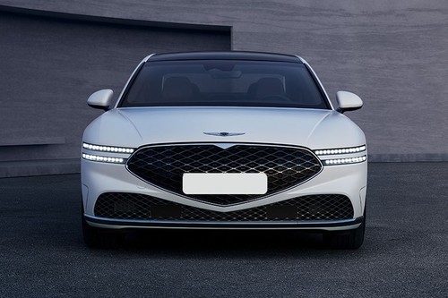 Full Front View of G90