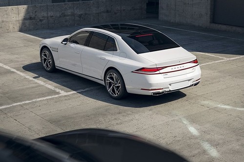 Rear Medium View of Genesis G90