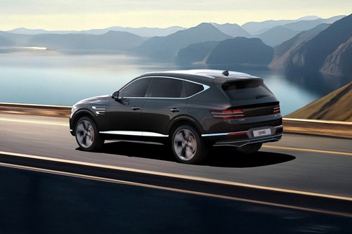 Rear Cross Side View of Genesis GV80