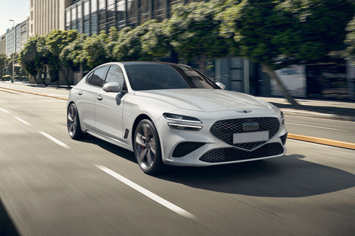 Genesis G70 SB Front Medium View