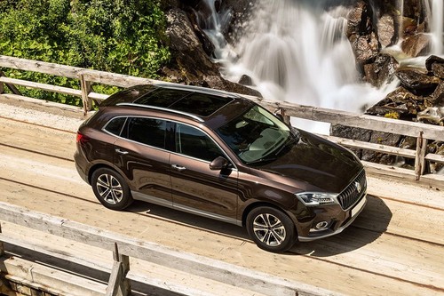 Borgward BX7 Front Cross Side View