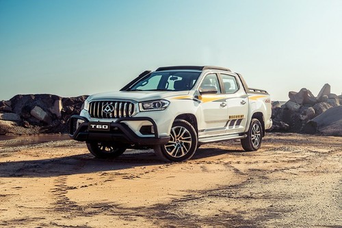 T60 (2018-2024) Front angle low view