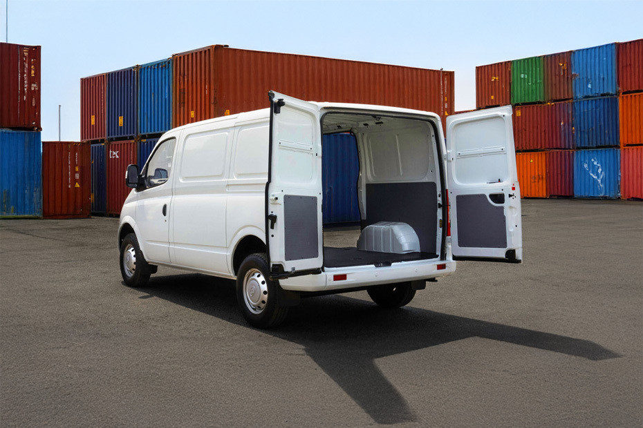 Rear Cross Side View of Maxus V80