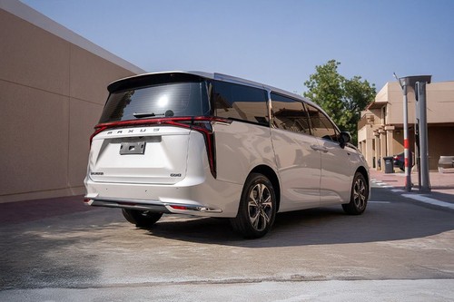 G90 Rear angle view