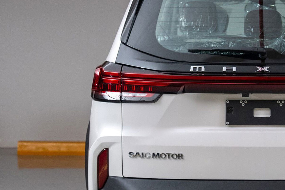 D90 Max Tail light