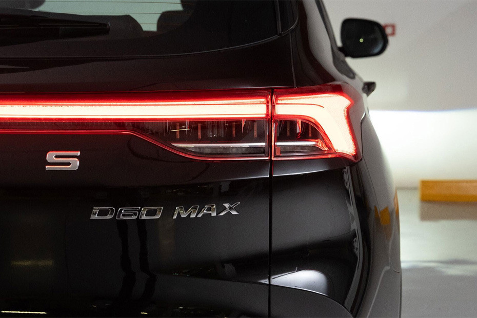 D60 MAX Tail light