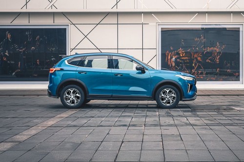 Jolion Pro Medium Angle Front View