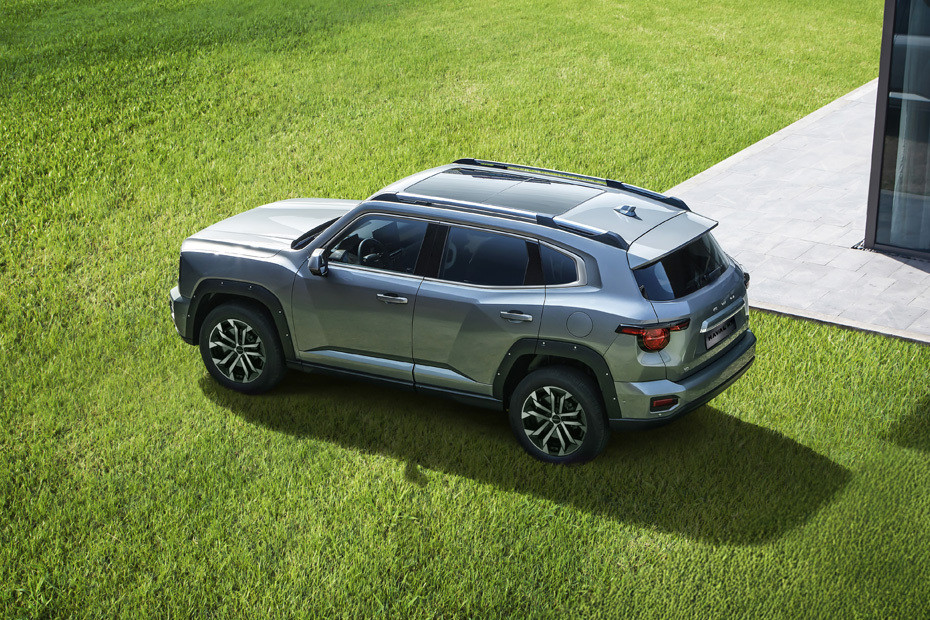 Rear Cross Side View of Haval H7