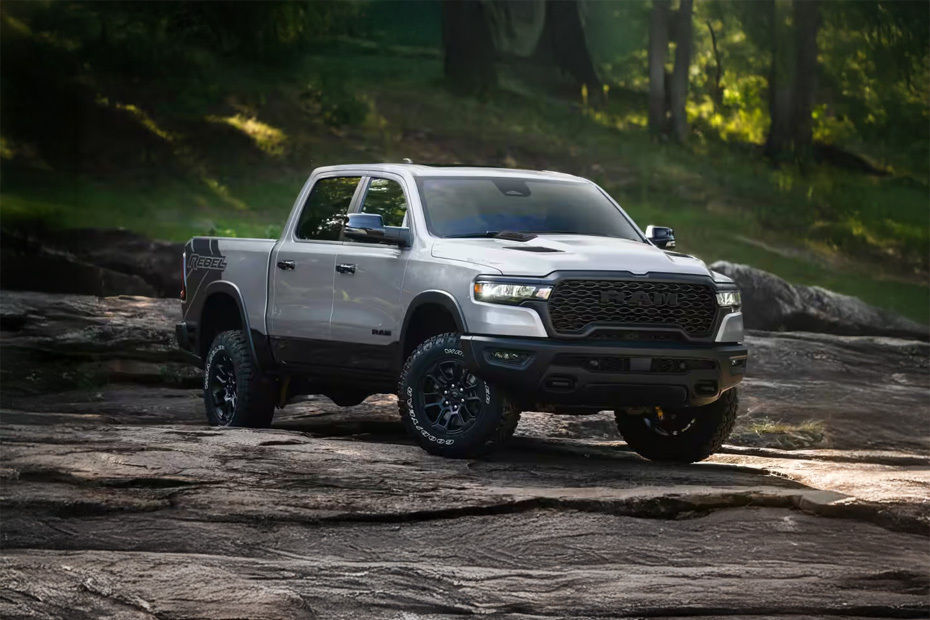 RAM 1500 2026 Front Cross Side View