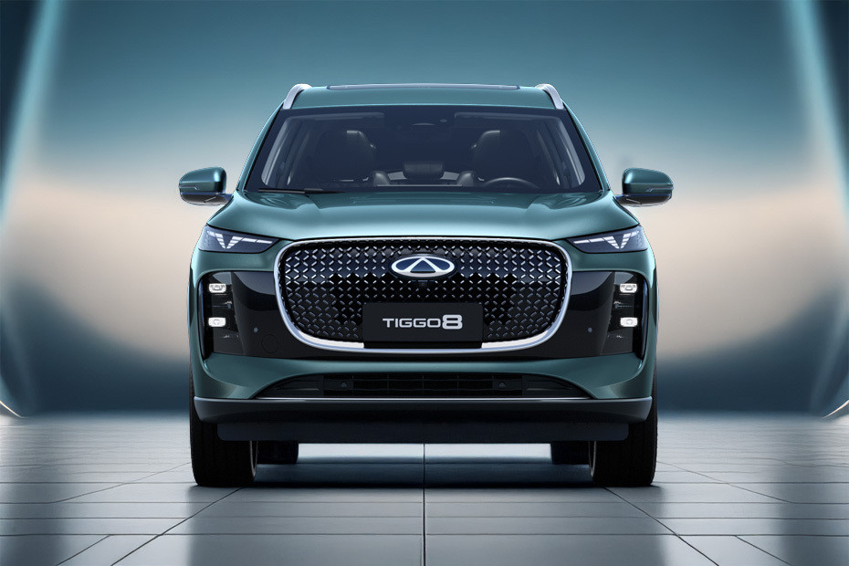 Full Front View of  Tiggo 8