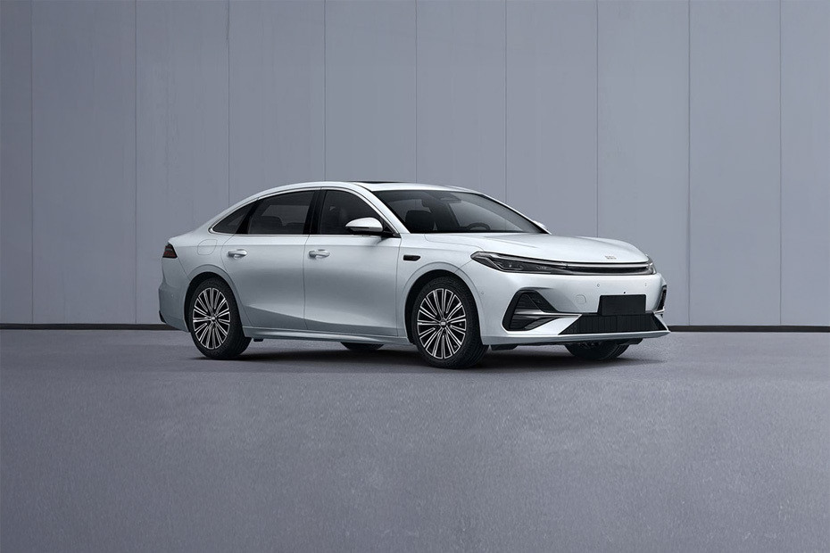 Geely Galaxy A7 EM-i PHEV Front Medium View