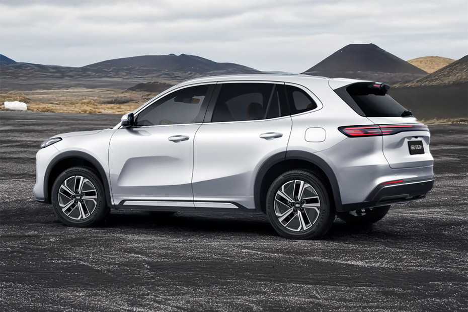 Rear Cross View of Geely EX5 EM-i