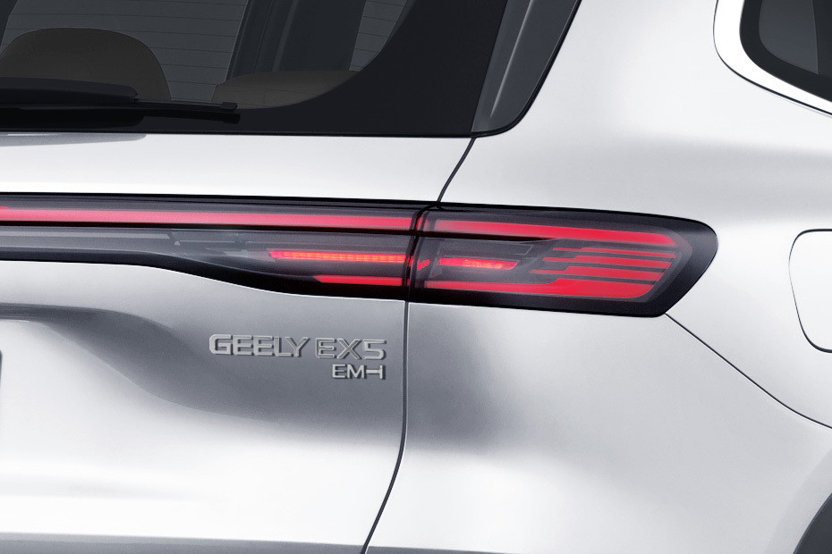 EX5 EM-i Tail light