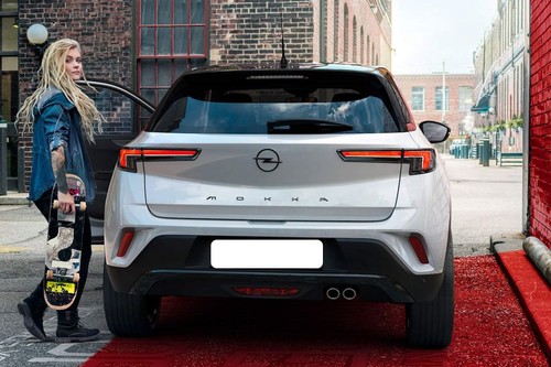 Full Rear View of Opel Mokka