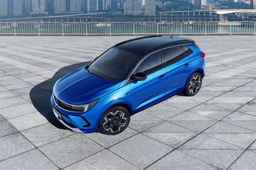 Grandland Front angle low view