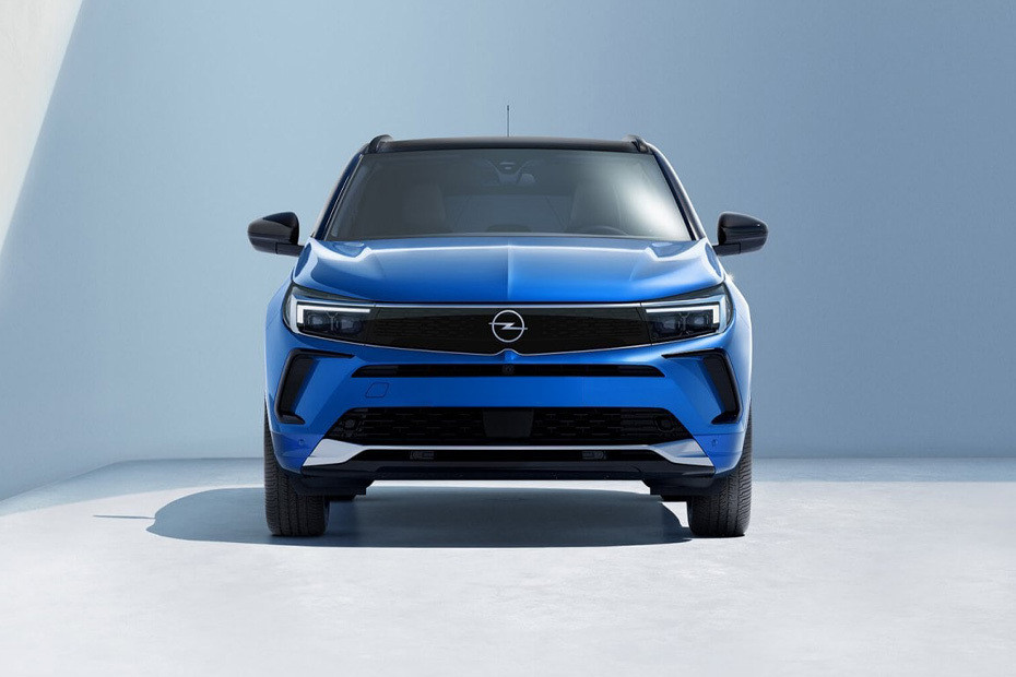 Full Front View of Grandland