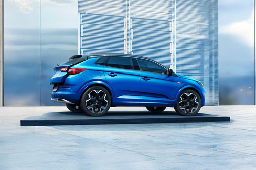 Grandland Rear Medium Side View