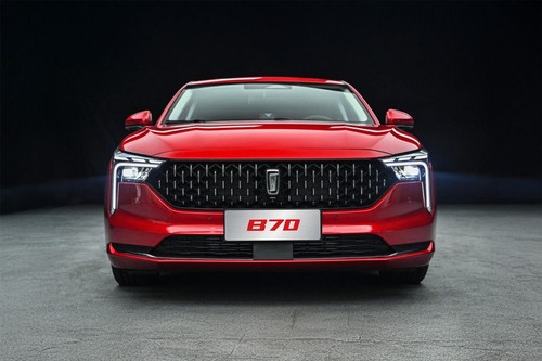 Full Front View of B70S