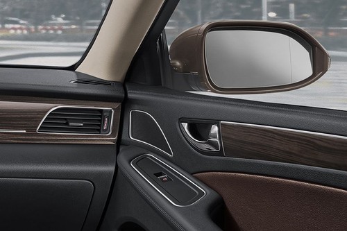 door handle interior of Hongqi H7