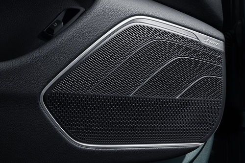 Speakers View of Hongqi H9