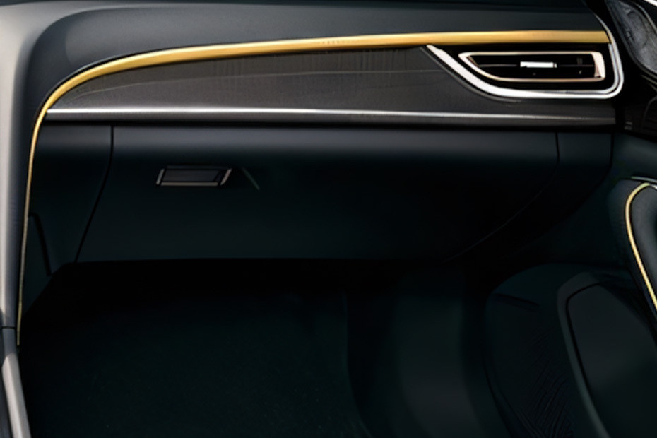 Hongqi H6 Glove Box