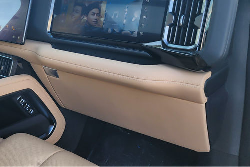 BYD Leopard 8 Glove Box