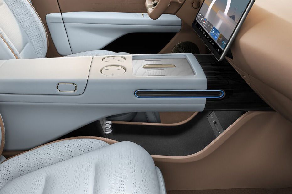 07 Center Console