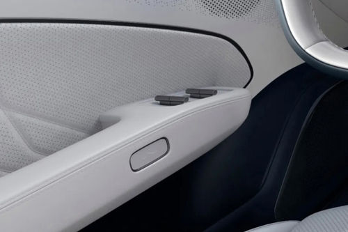 ZEEKR 007 Drivers Side In Side Door Controls