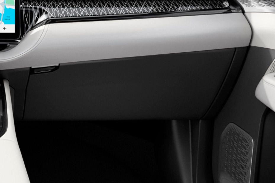 ZEEKR 009 Glove Box