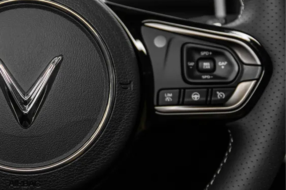 VINFAST VF8 Multi Function Steering