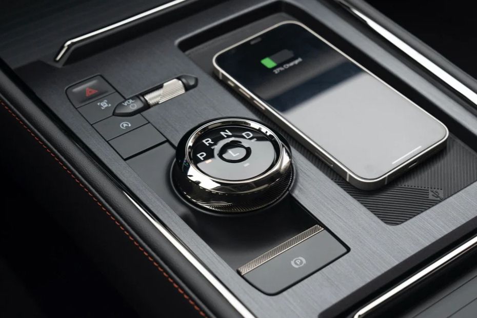 Center Controls of Ford Taurus