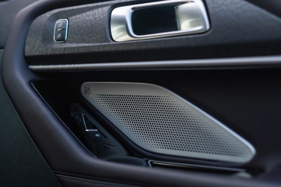 Speakers View of Ford Explorer