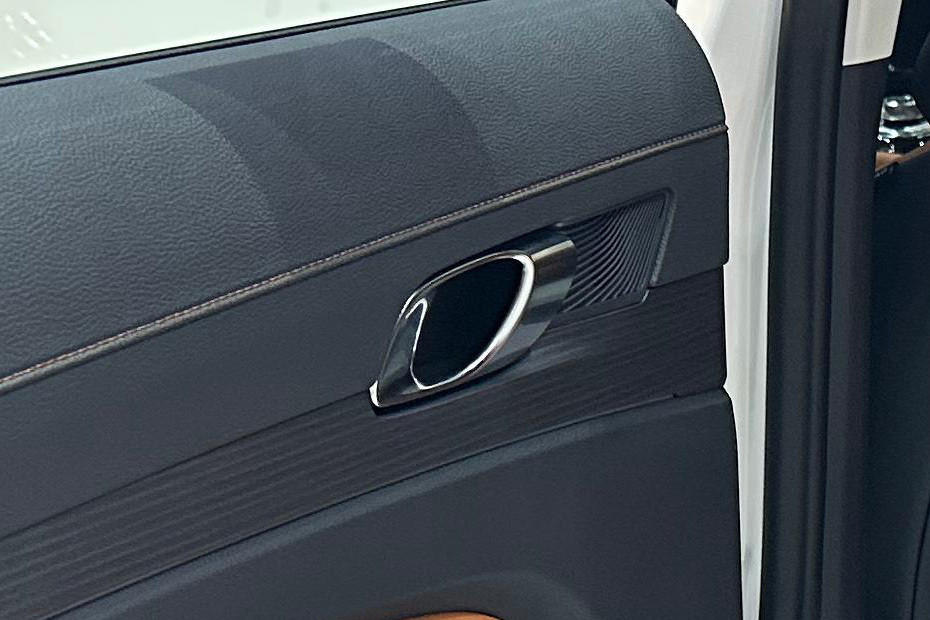 door handle interior of Ford Territory 2026