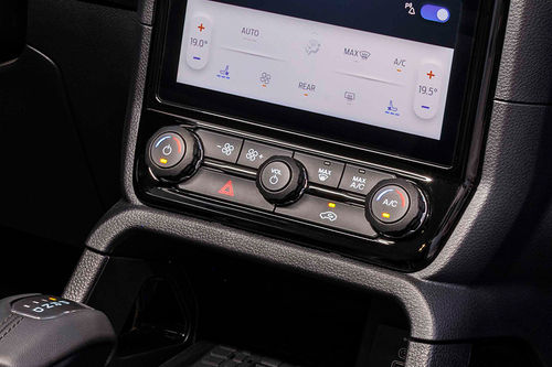 Front AC Controls of Ford Everest