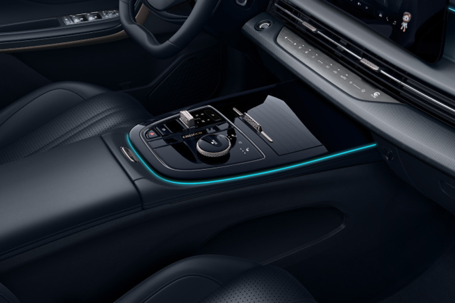 Center Controls of EXEED LX