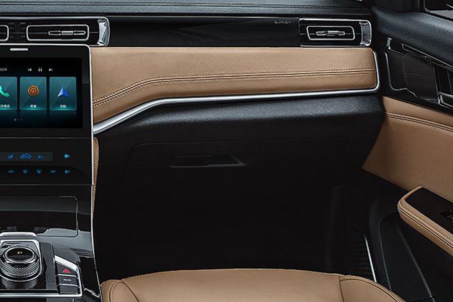 VGV U75 Plus Glove Box