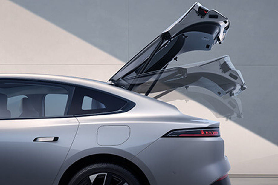 007 Trunk Open