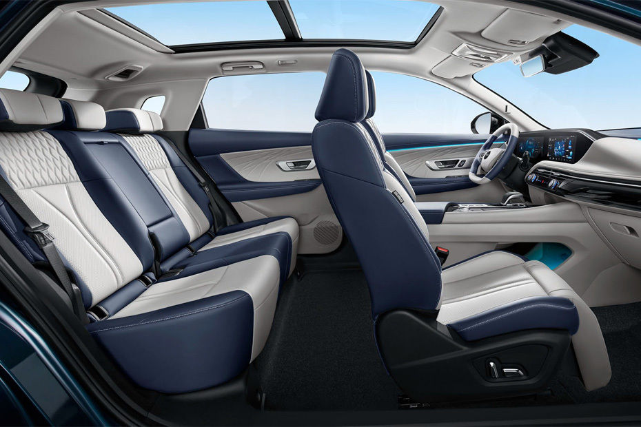 DONGFENG Huge Front And Rear Seats Together