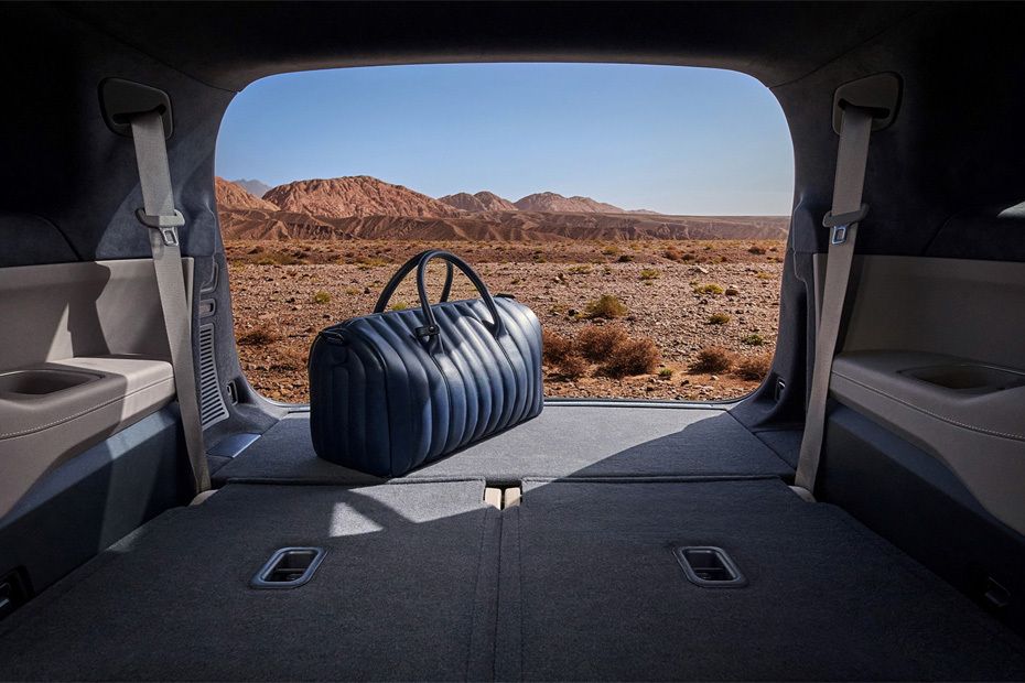 Folding Seats of NIO EL8