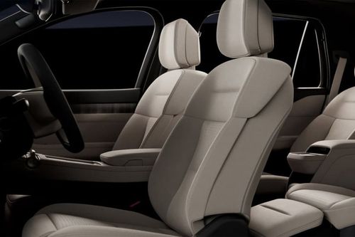 EL8 Front Seats