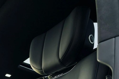 1 Front Seat Headrest