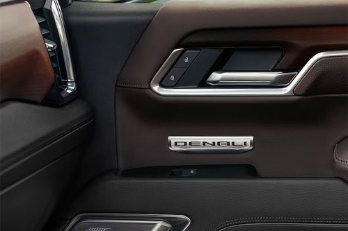 door handle interior of GMC Sierra LD