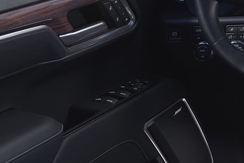 GMC Sierra LD Drivers Side In Side Door Controls