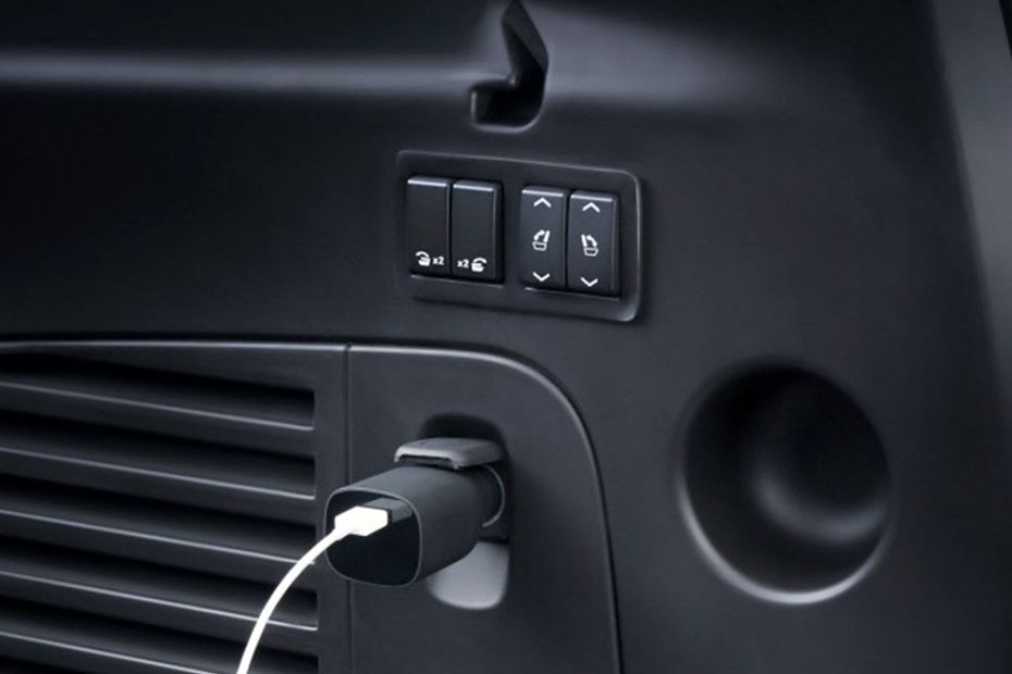 Power Accessories Outlet View of GMC Yukon (2023-2024)