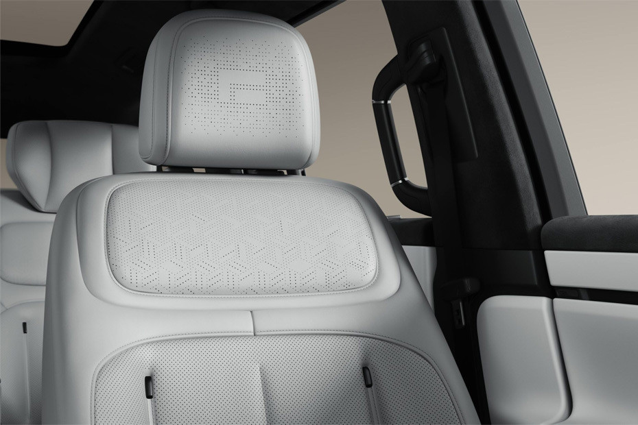 Adamas Front Seats